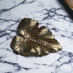 Vintage leaf brooch